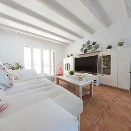 With 3 Bedrooms In Romantica, With Wonderful Mountain View, Priv Cala Romantica (Mallorca)