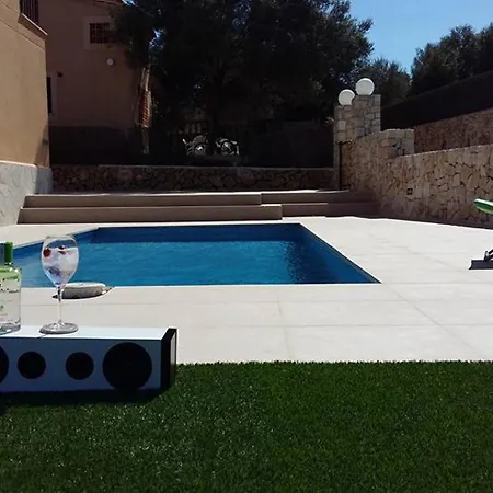 With 3 Bedrooms In Romantica, With Wonderful Mountain View, Priv Cala Romantica (Mallorca)